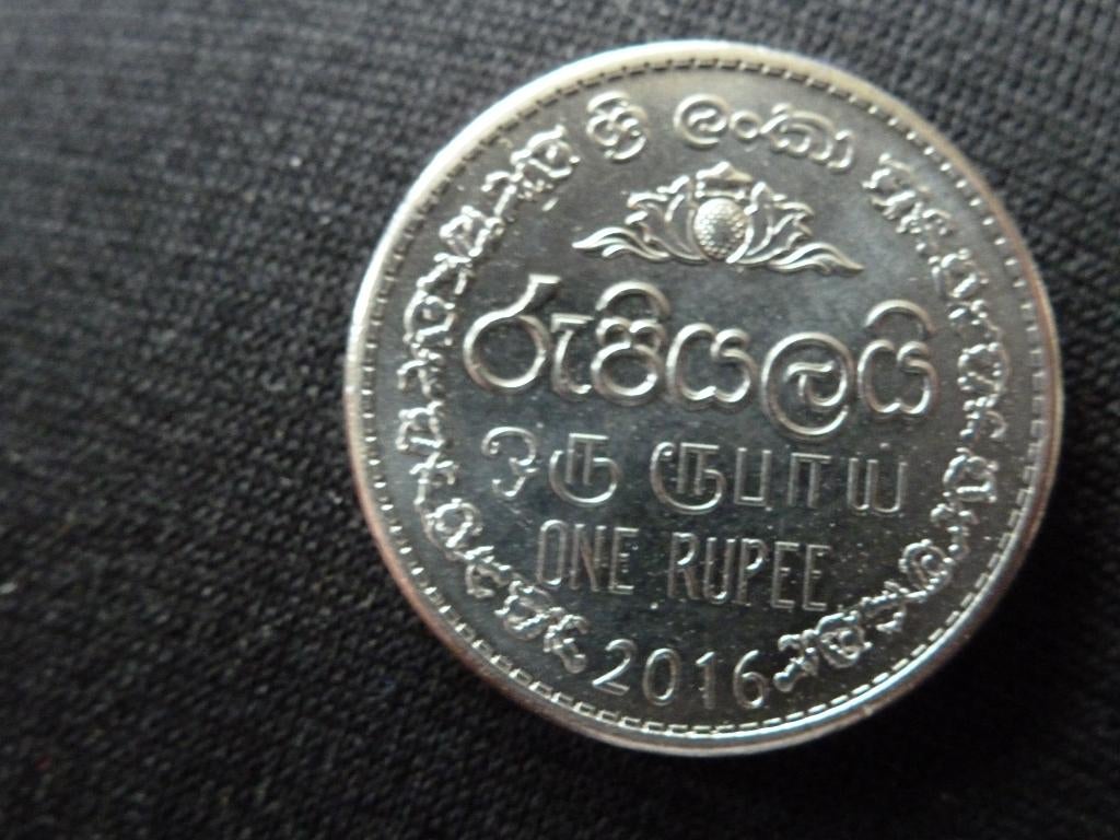 Sri Lanka - 15x 1 rupees 1975 -2016 verschillende p//UNC, Ophalen of Verzenden, Zuid-Azië, Setje