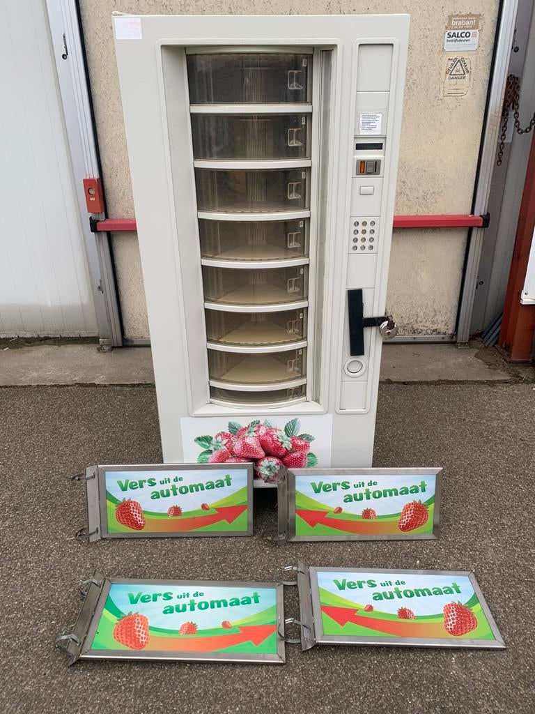 Aardbeienautomaat gekoeld., Ophalen, Zo goed als nieuw