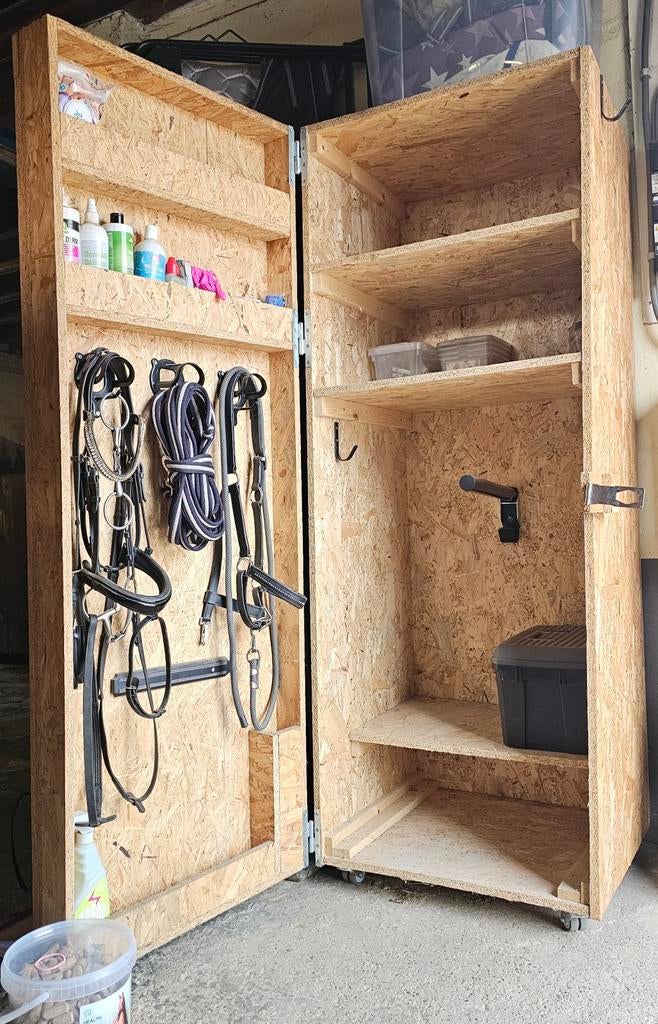 Fijne en Practice Zadelkast, Ophalen