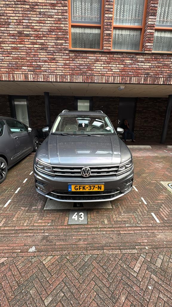 Volkswagen Tiguan 1.4 TSI 200 pk 4Motion DSG 2018 Grijs, Auto's, Automaat, Lichtsensor, 4 cilinders, 2000 kg