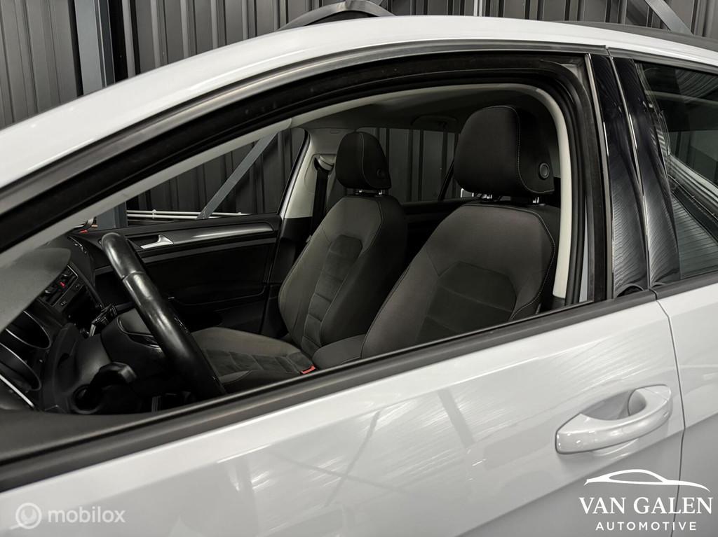 Volkswagen Golf 1.0 TSI Highline PANO|KEYLESS|LED|PARELMOER!, Auto's, 12 maanden, Gebruikt, 1137 kg, Wit