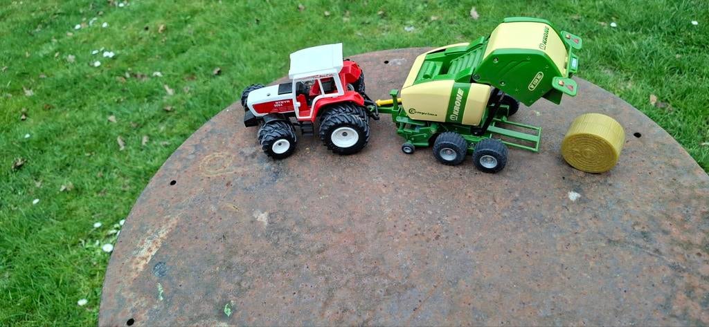 Steyr met mooie krone pers, Hobby en Vrije tijd, Modelauto's | 1:32, Ophalen of Verzenden, Tractor of Landbouw, Overige merken