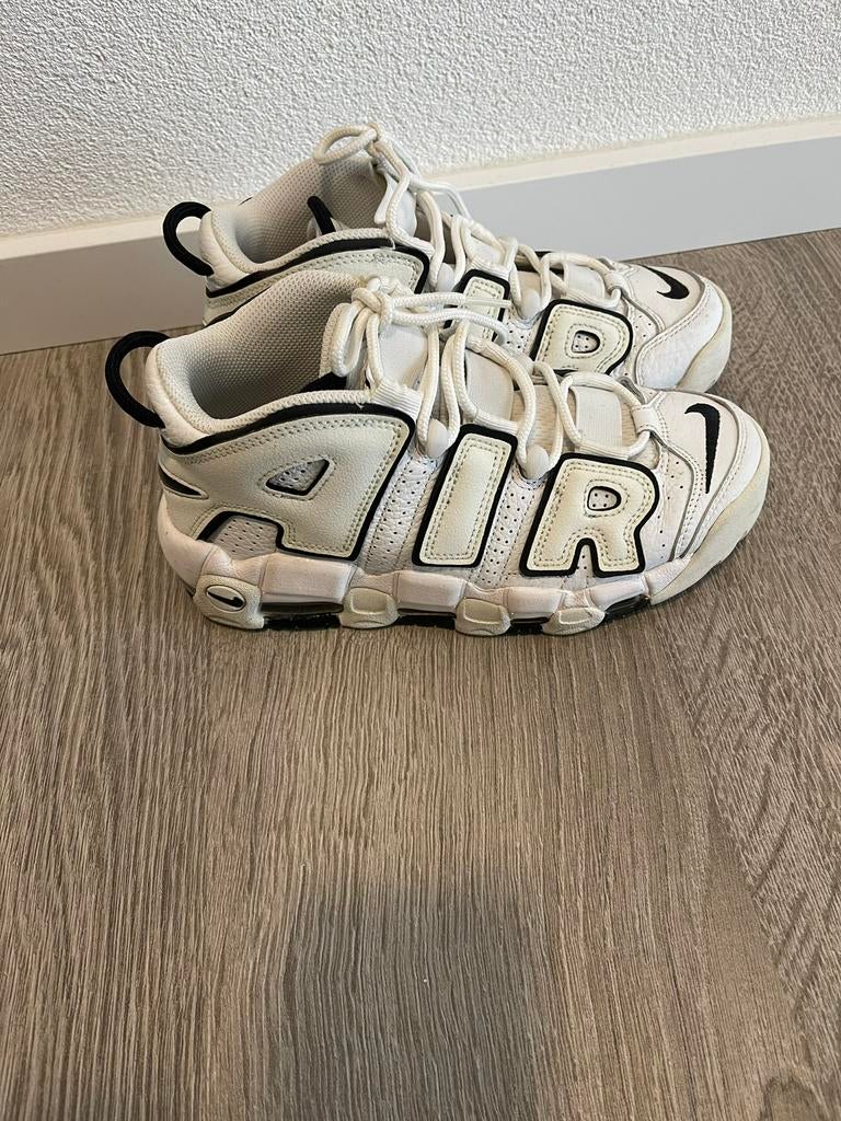 Nike Air More Uptempo maat 37,5, Ophalen, Zo goed als nieuw, Jongetje of Meisje, Schoentjes