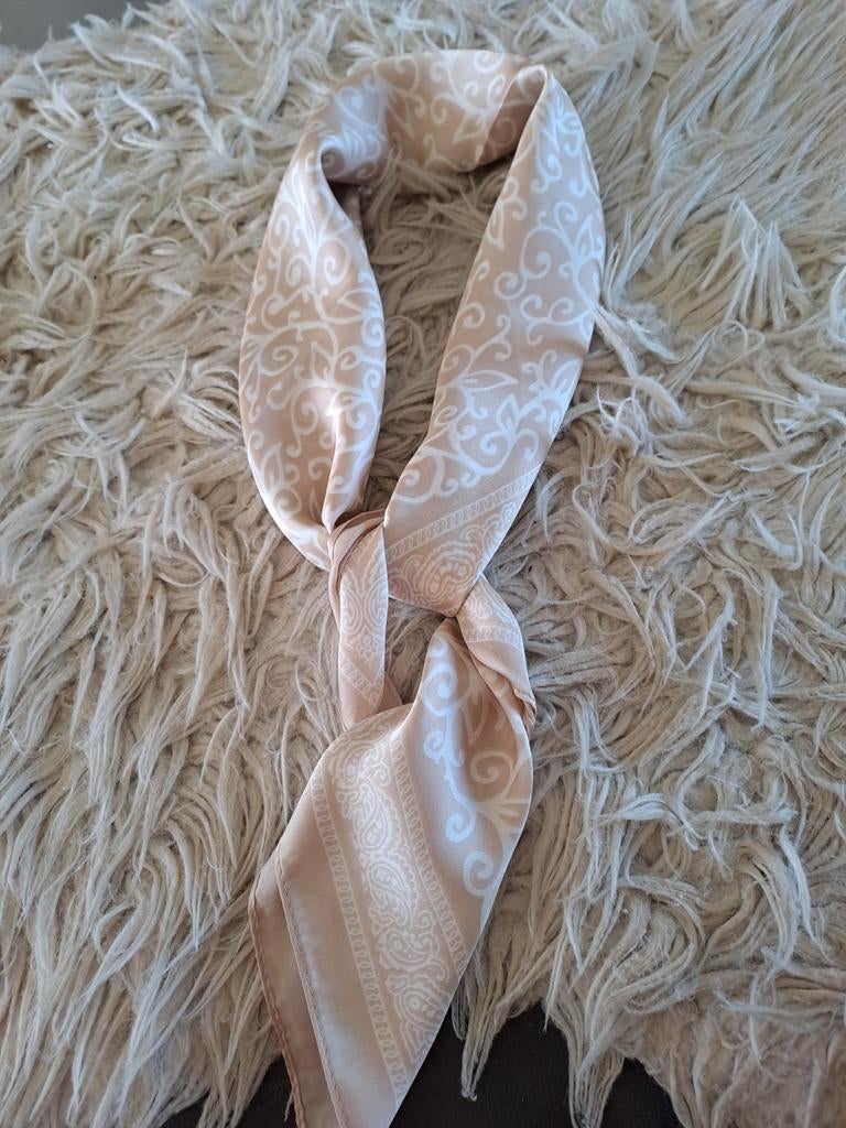 Prachtig sjaaltje, Ophalen of Verzenden, Nieuw, Maat 38/40 (M), Sjaal