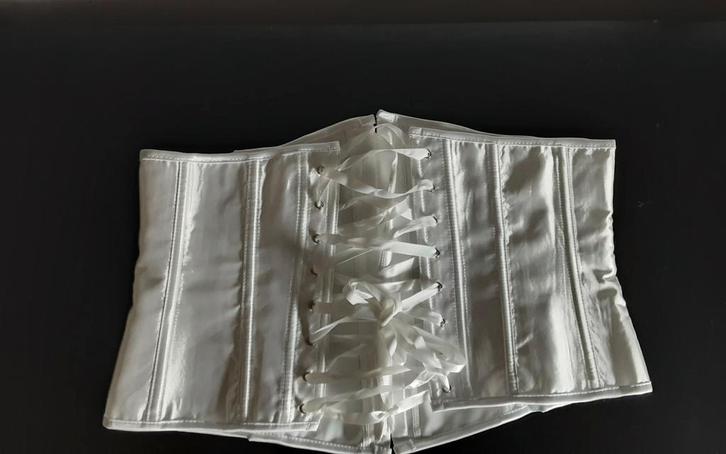 Underbust Corset Wit en Rood Maat M - Gladde Stof, Kleding | Dames, Tops, Maat 38/40 (M), Wit, Ophalen of Verzenden