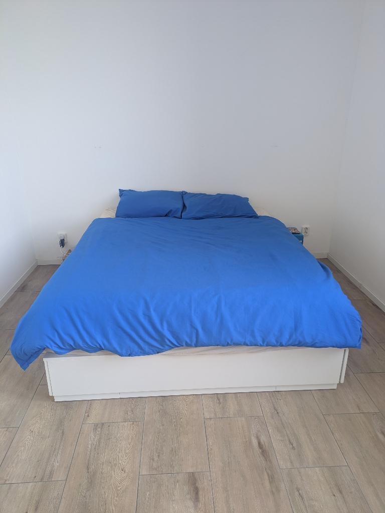 Bed with storage (very good condition), Huis en Inrichting, Slaapkamer | Bedden, Ophalen, Wit, Tweepersoons, Zo goed als nieuw
