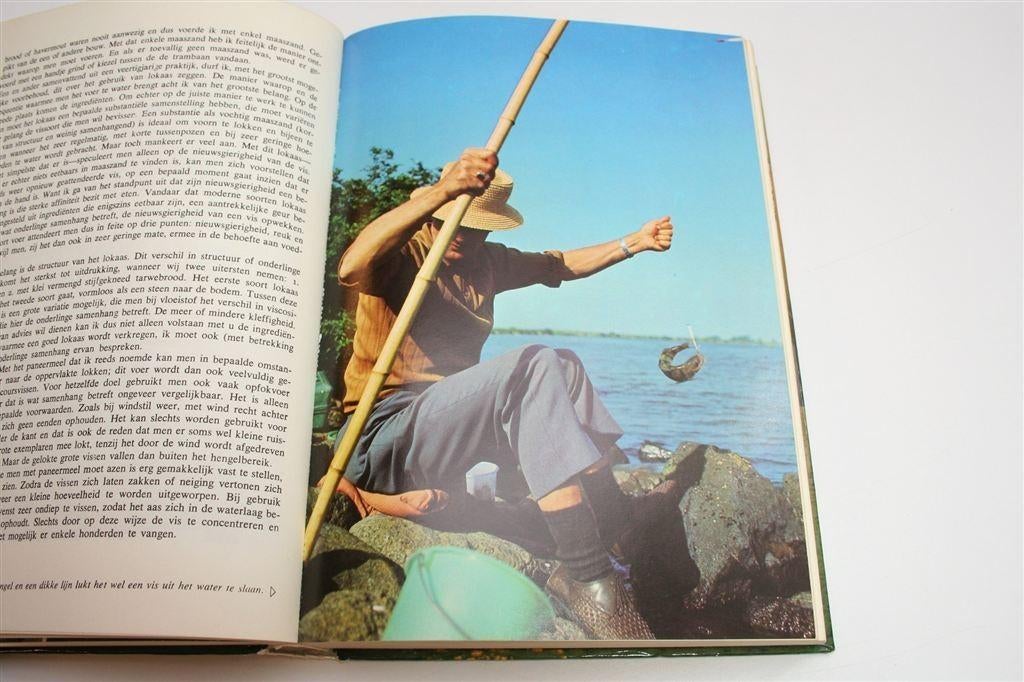 Groot Sportvissersboek — Schreiner — Techniek & Tactiek, Ophalen of Verzenden, Gelezen, Watersport en Hengelsport