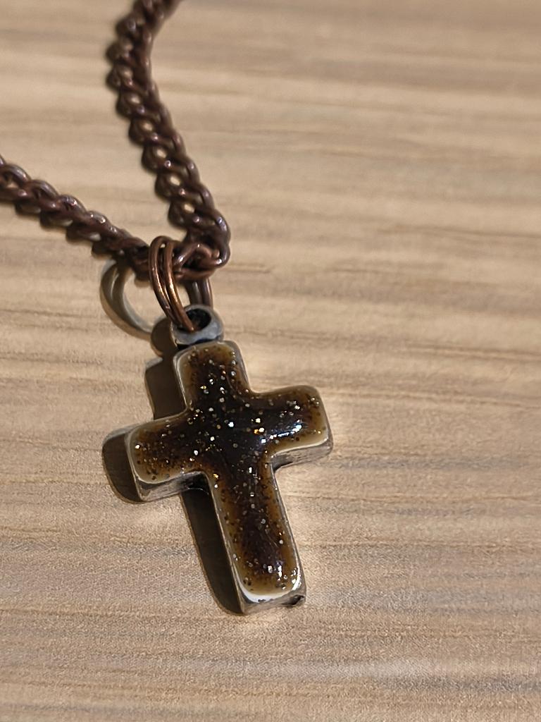 Bronskleurige ketting met kruisje, Bruin, Nieuw, Ophalen of Verzenden, Overige materialen