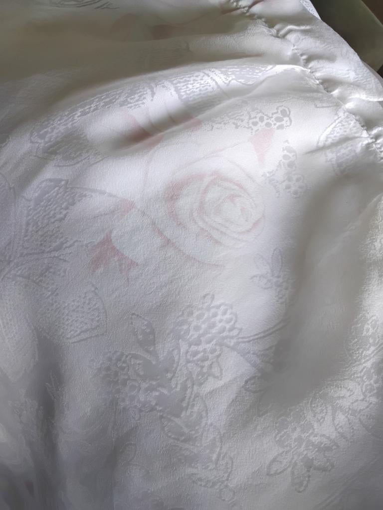 Wit satijn met wit damast polyester (sprei) als lap stof, 120 cm of meer, Ophalen of Verzenden, Zo goed als nieuw, Katoen