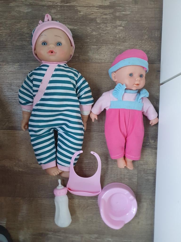2 popjes, Kinderen en Baby's, Speelgoed | Poppen, Gebruikt, Babypop, Ophalen of Verzenden
