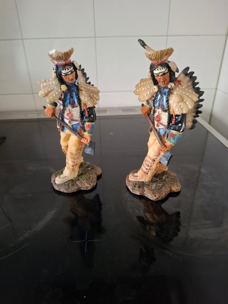 Te koop: twee indianen beeldjes, Verzamelen, Beelden en Beeldjes, Ophalen of Verzenden