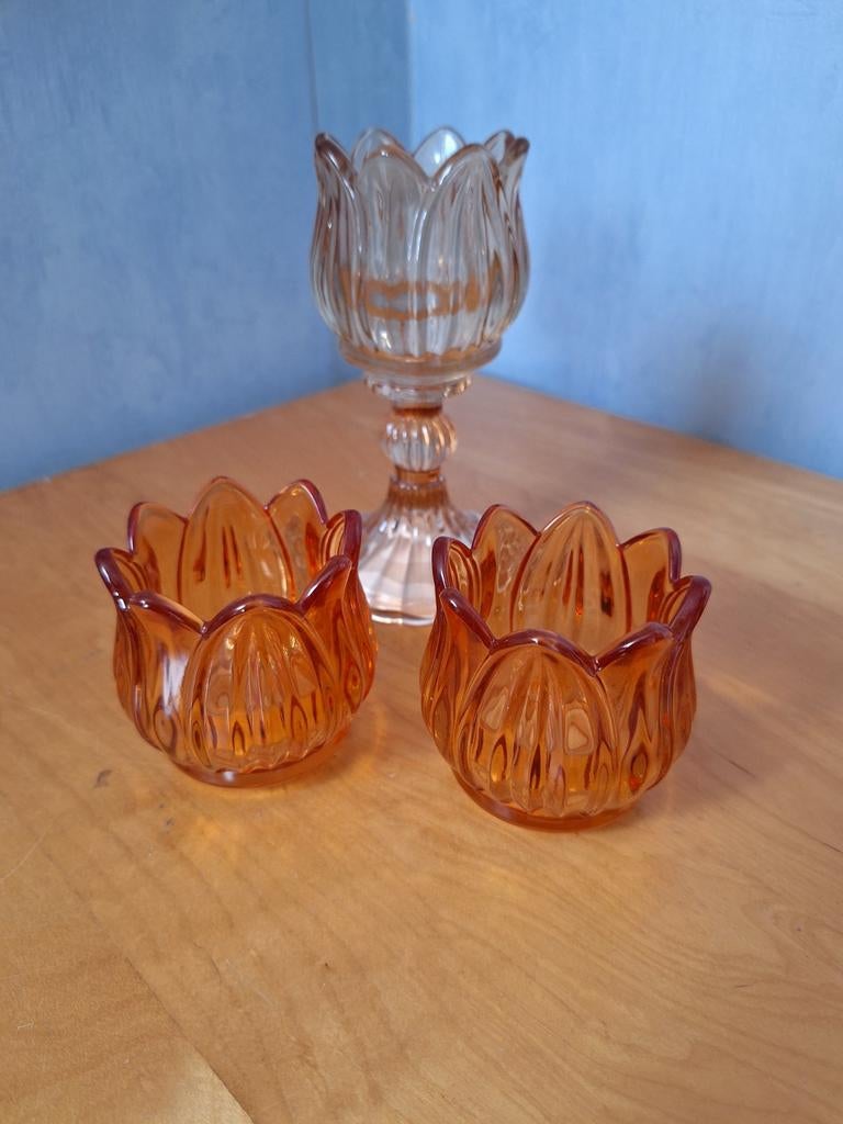 Drie waxinelichthouders in tulpvorm, Overige materialen, Ophalen of Verzenden, Zo goed als nieuw, Kandelaar