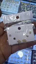 Set van 3 paar gouden  kleur oorbellen met strass, Sieraden, Tassen en Uiterlijk, Oorbellen, Overige materialen, Nieuw, Ophalen of Verzenden