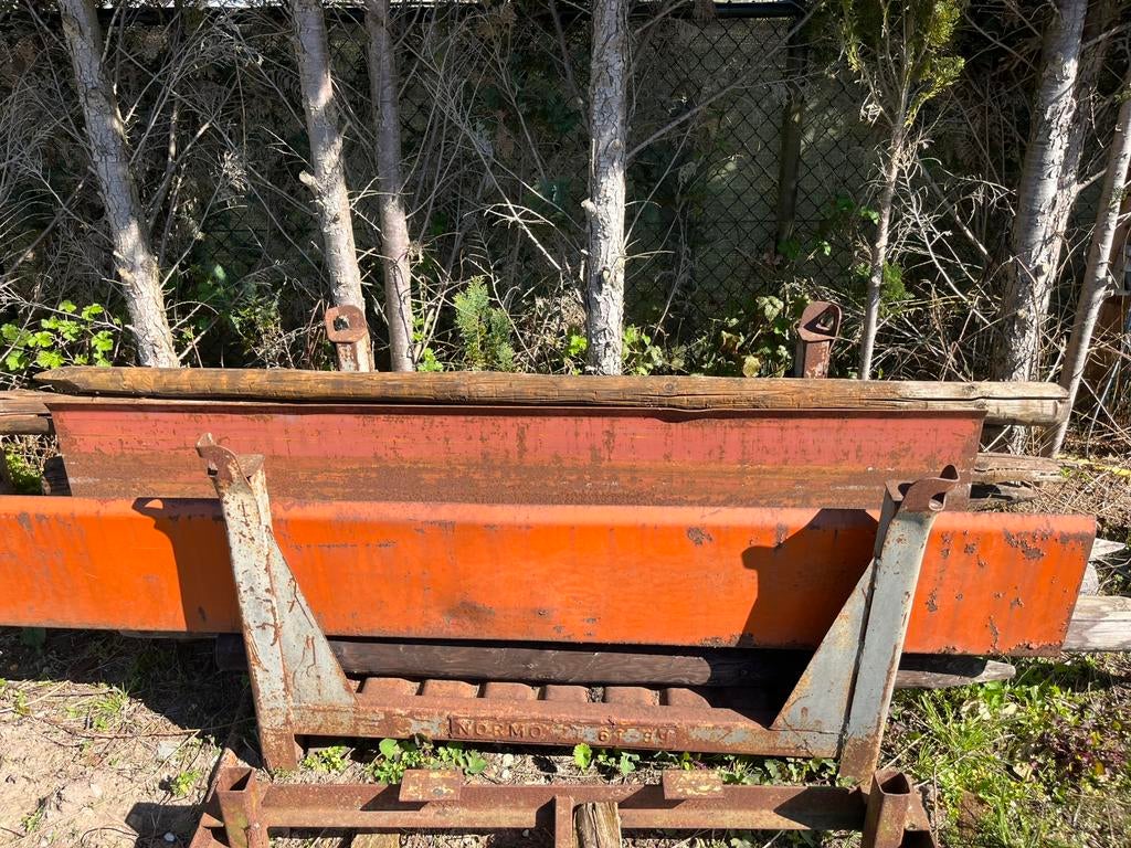 Opruiming Ijzeren bokken, Ophalen, Gebruikt, Minder dan 10 meter