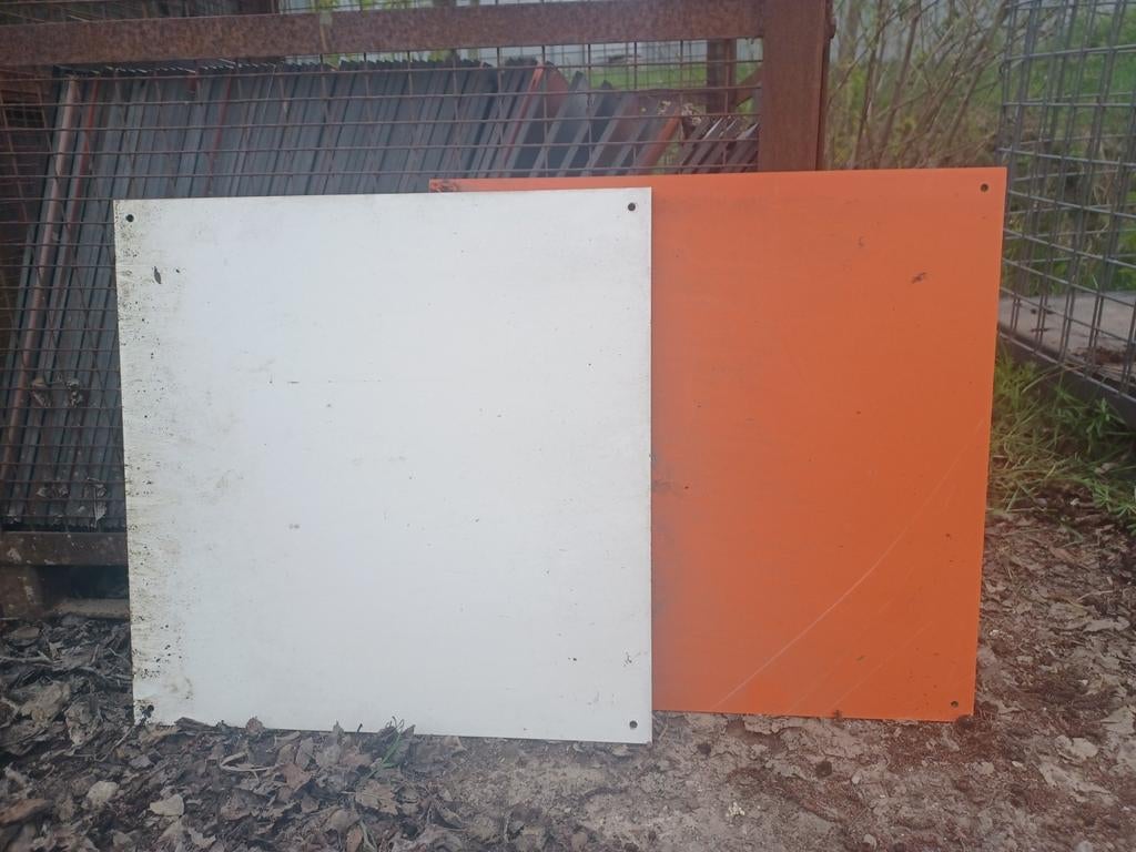 Trespa beplating ca. 59.5 x 59.5 cm in oranje en wit, Doe-het-zelf en Verbouw, Platen en Panelen, Ophalen, Gebruikt, Overige materialen