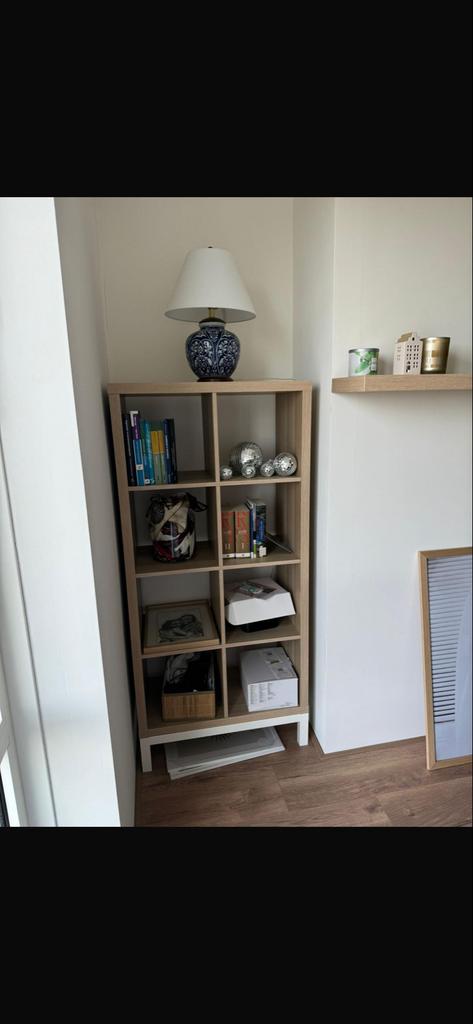IKEA Kallax Stellingkast met onderframe - Zo goed als nieuw, Huis en Inrichting, Kasten | Boekenkasten, Ophalen, Met plank(en)