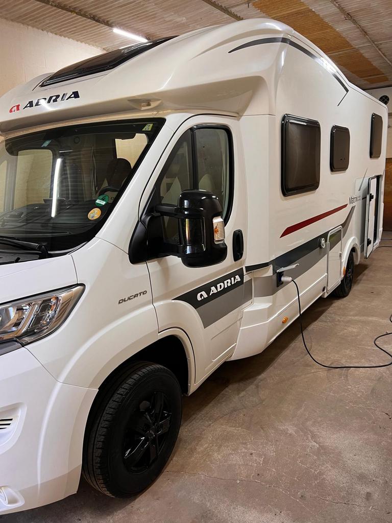 Camper Adria Matrix M 670 SL 34000 Km!!!, Caravans en Kamperen, Buscamper of Camperbus, Ringverwarming, Fiat, 7 tot 8 meter
