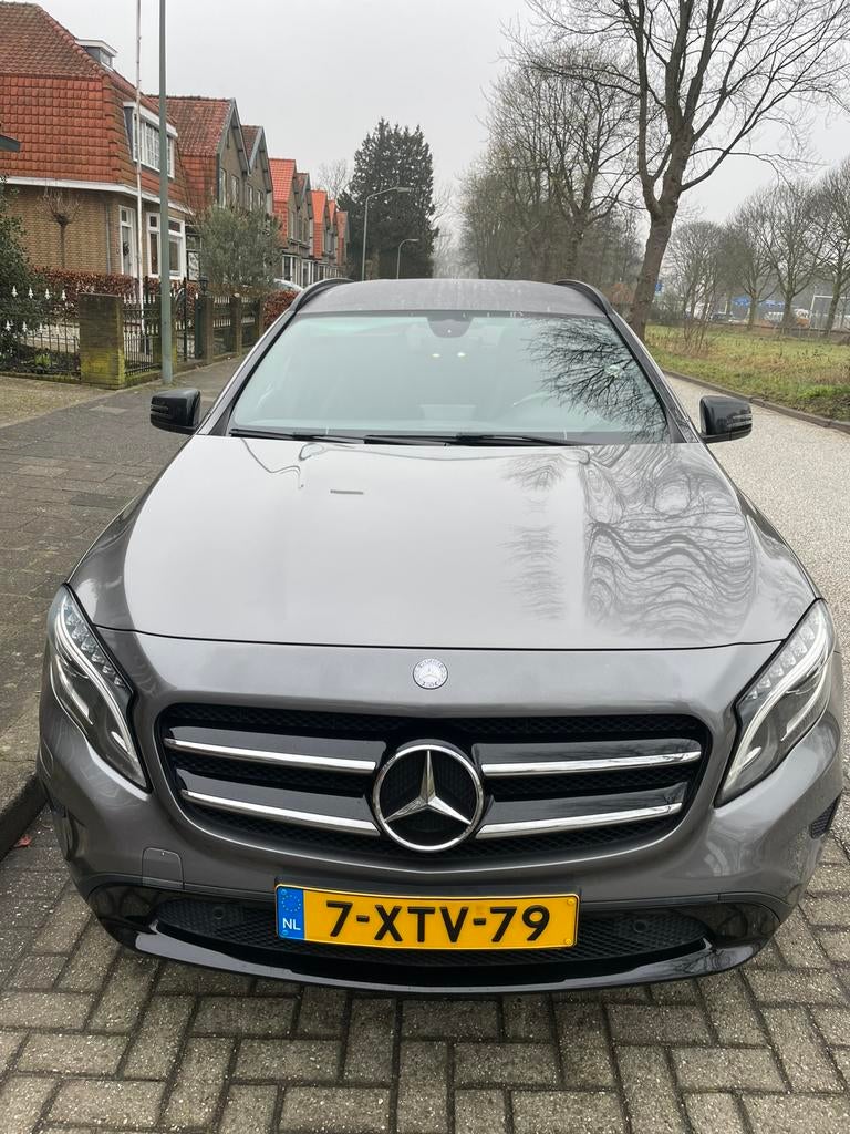 MERCEDES GLA 200 156PK 2014 NL voertuig, Auto's, Mercedes-Benz, Zwart, 156 pk, 2000 kg, Leder en Stof