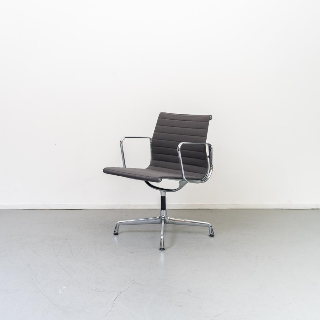 4x Vitra Eames EA 108 Stoel Grijs Hopsak - Gepolijst, Niet ingevuld, Niet ingevuld, Ophalen of Verzenden, Zo goed als nieuw