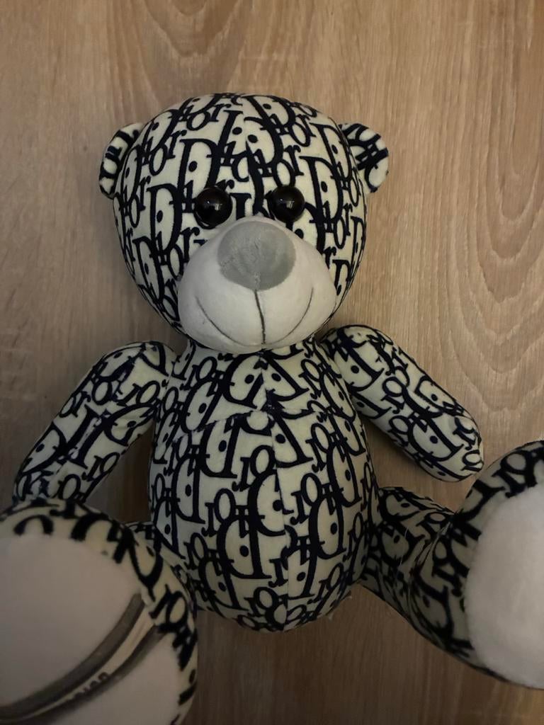 Knuffelbeer met Dior-achtig patroon, Overige merken, Overige karakters, Beer, Ophalen of Verzenden