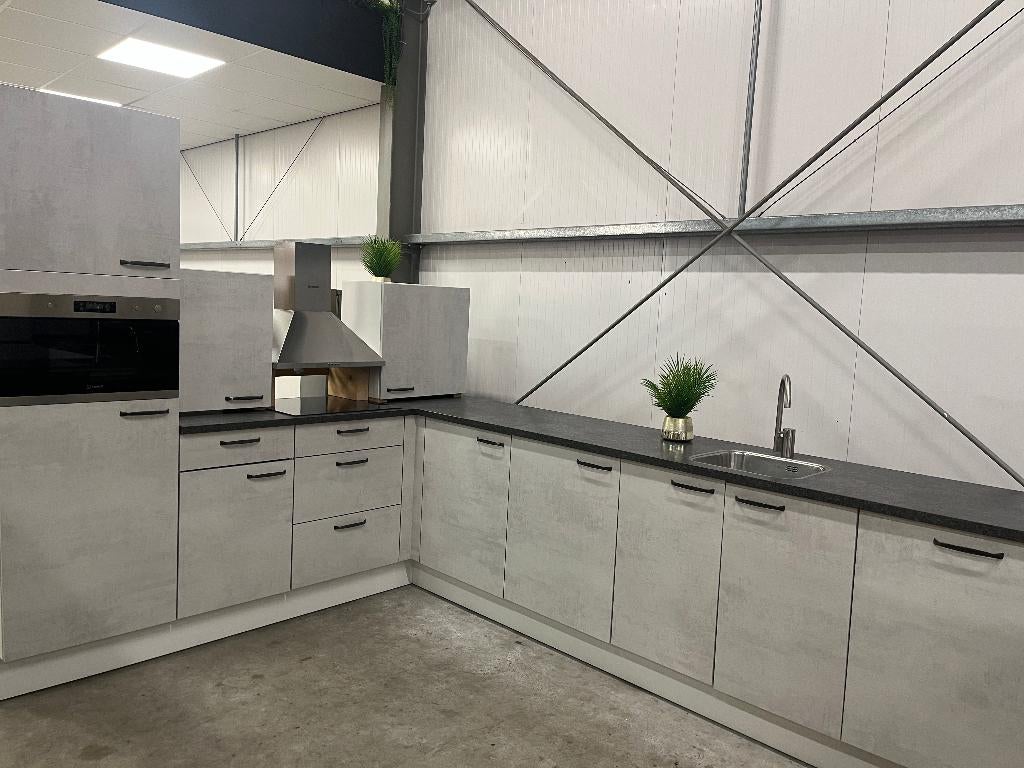 Ruime hoekkeuken !! Volop keus keukens !!, Huis en Inrichting, Keuken | Keukenelementen, Ophalen, Gebruikt, 200 cm of meer, 200 cm of meer