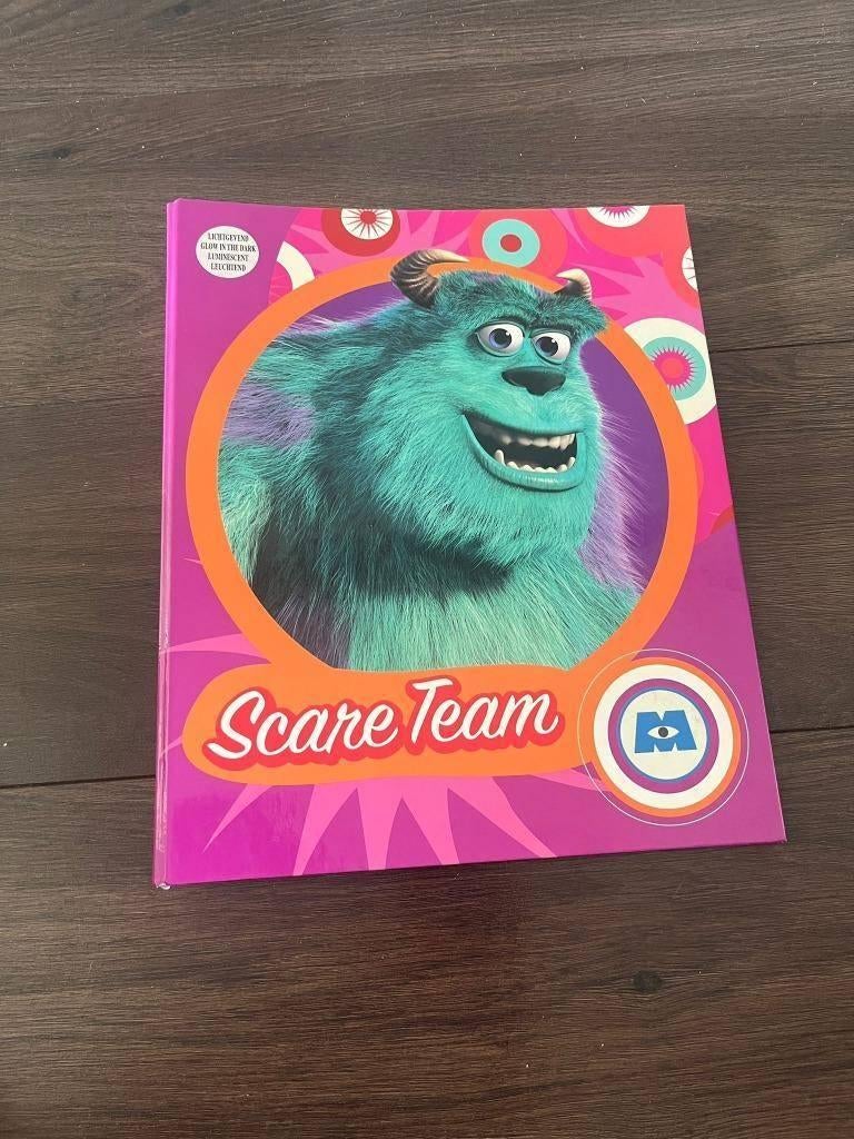 Disney Pixar Monster & Co map, Verzamelen, Ophalen of Verzenden, Overige figuren, Zo goed als nieuw, Papier, Kaart of Schrift