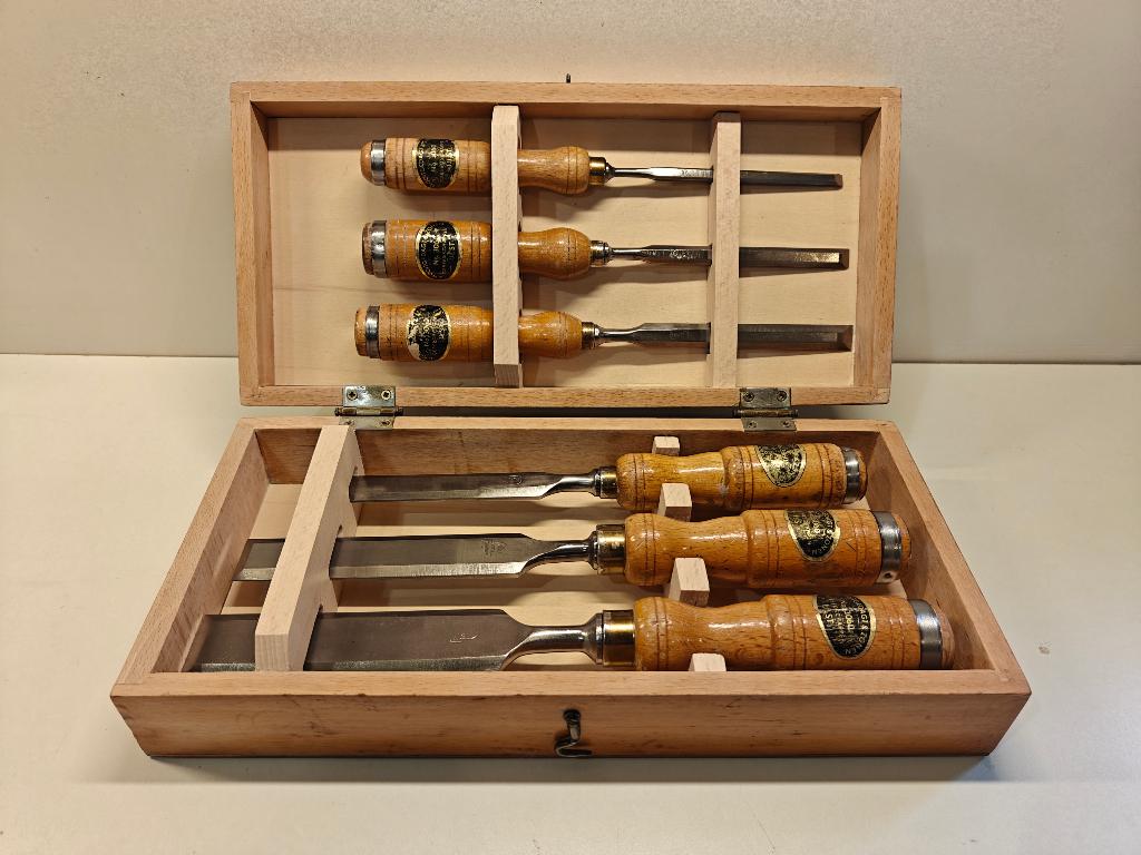 KISTJE NOOITGEDAGT BEITELS NO.3060, Antiek en Kunst, Verzenden