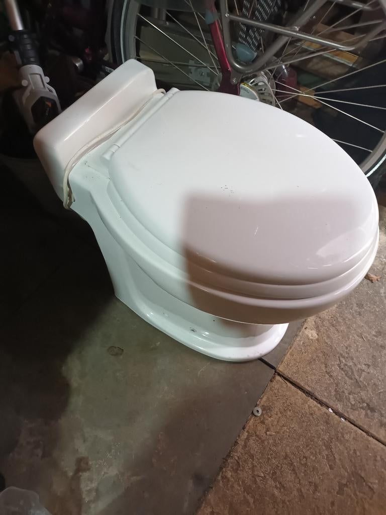 Sanibroyeur WC - Compacte toilet met vermaler, Doe-het-zelf en Verbouw, Sanitair, Ophalen of Verzenden, Gebruikt, Toilet