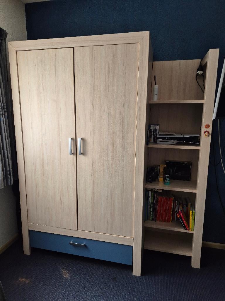 Slaapkamer - Bed (90*210) - Kast - Tafel -Memobord, Ophalen, Gebruikt, Eenpersoons, Stoere moderne slaapkamer in Witte houtkleur en blauw.