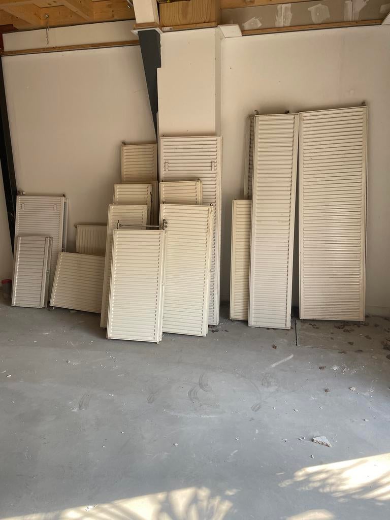 Diverse radiatoren, verschillende maten 17 stuks, Doe-het-zelf en Verbouw, Verwarming en Radiatoren, Ophalen, Gebruikt, Radiator
