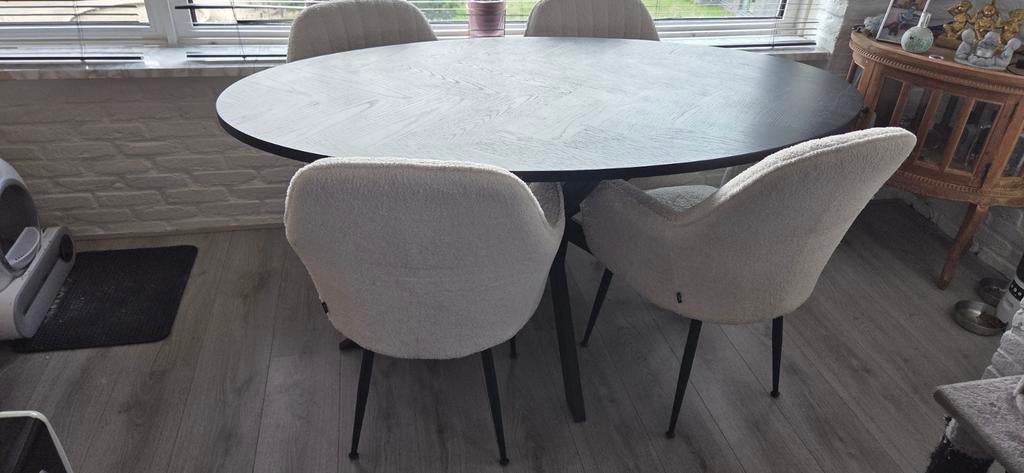 Leuke eethoek met 4 stoelen, Ophalen
