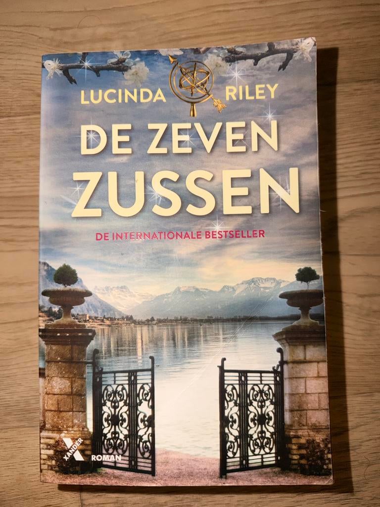 De Zeven Zussen - Lucinda Riley (deel 1), Ophalen of Verzenden, Gelezen, Nederland