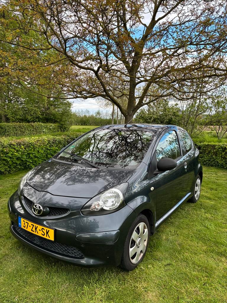 Toyota Aygo 1.0 12V Vvt-i 3DRS MMT 2008 Grijs, €2599, Auto's, Voorwielaandrijving, 4 stoelen, 68 pk, Origineel Nederlands