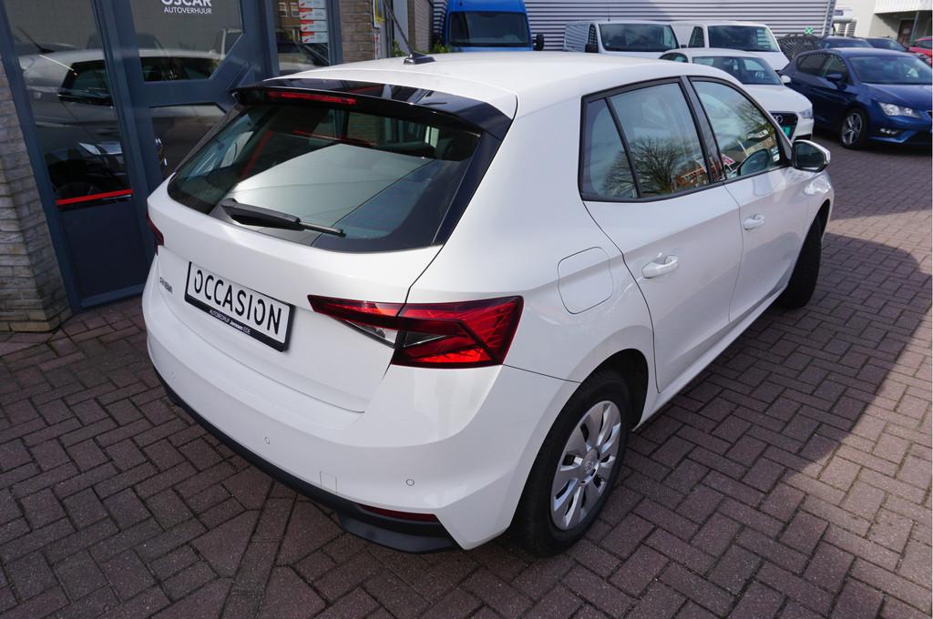 Skoda Fabia 1.0 MPI Active (bj 2022), Auto's, Skoda, Stof, Gebruikt, Zwart, Wit