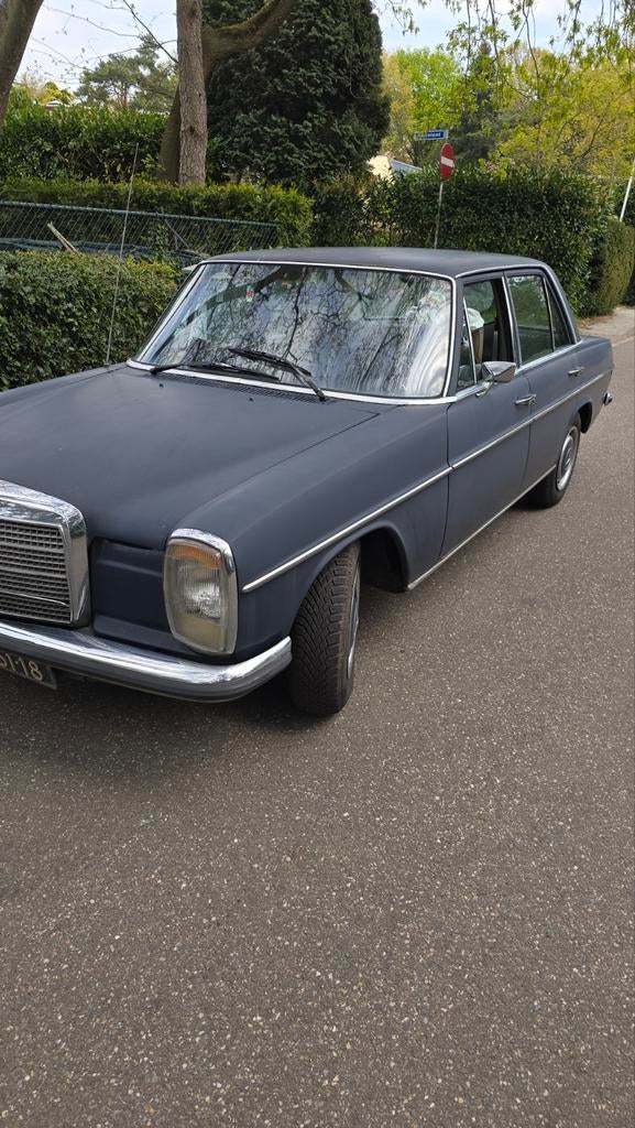 Mercedes w115 220 D met 300 D motor 1971, Particulier, Te koop