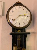 Athos wandklok met gewichten, Ophalen