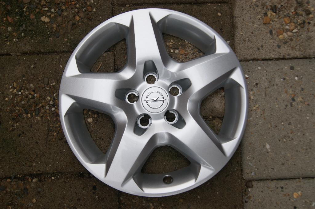 1 losse originele wieldop Opel Astra 16 inch (Nieuw), Auto diversen, Wieldoppen, Ophalen of Verzenden, Zo goed als nieuw