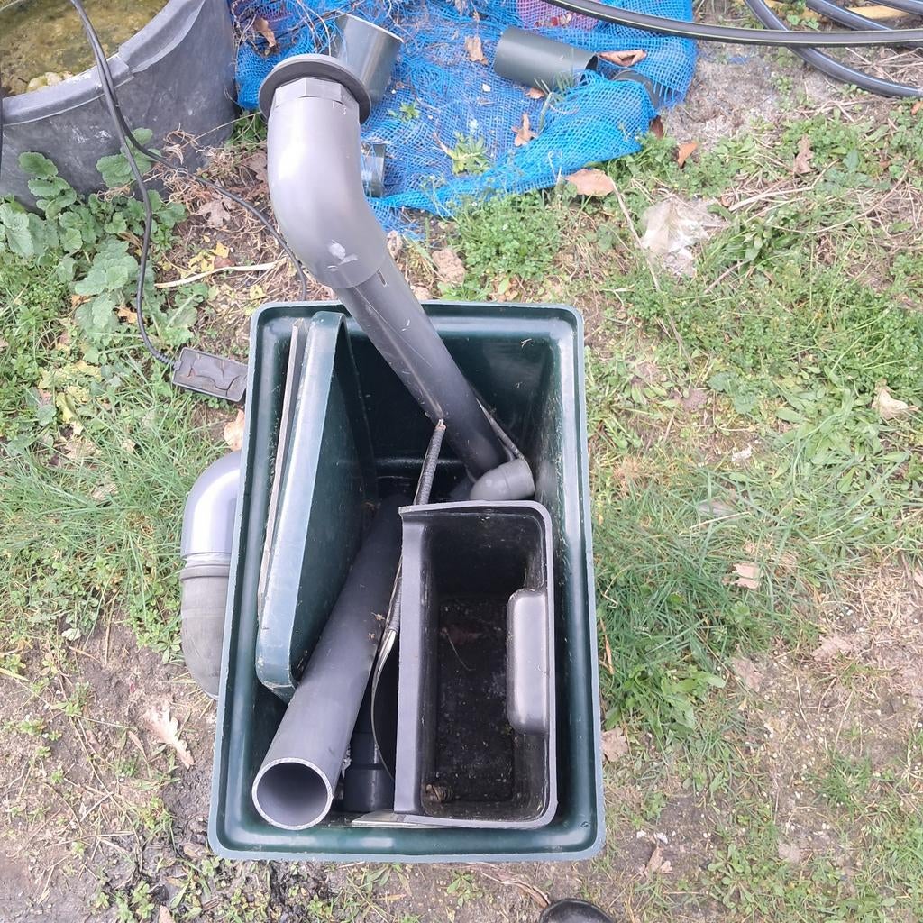 Compact vijverfilter met trickle filter en sieve, Ophalen of Verzenden, Gebruikt, Vijverfilter