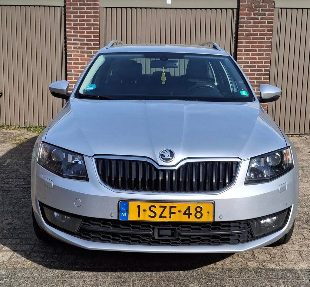 Skoda Octavia Elegance Businessline 1.2 Greentech, Stof, Handgeschakeld, Particulier, Octavia