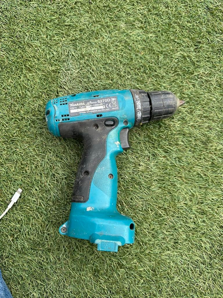 Makita Boormachine 6270D 12V met oplader, Gebruikt, Variabele snelheid, Ophalen of Verzenden, Boor- en Schroefmachine