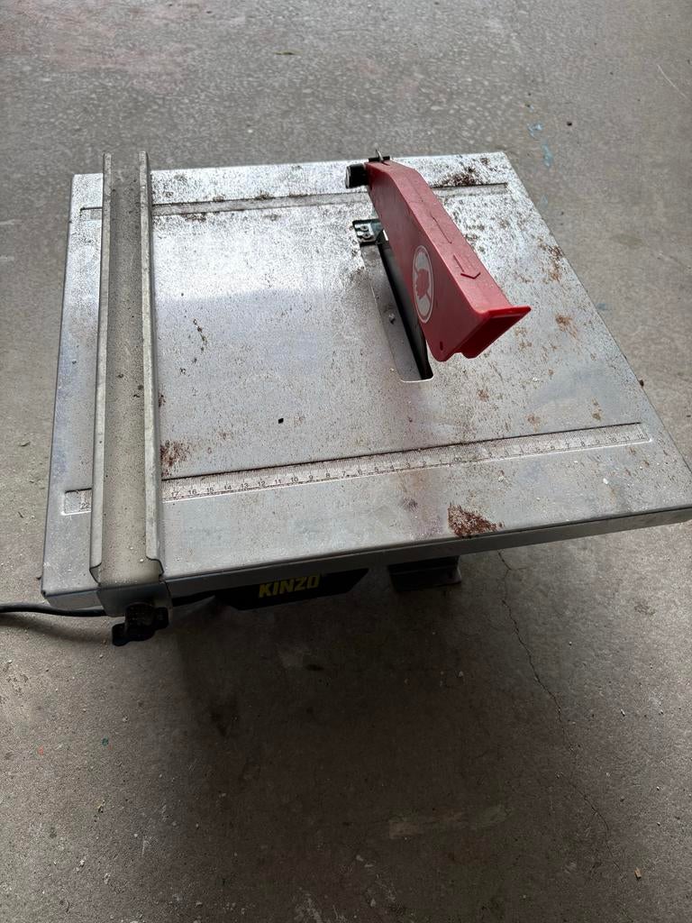 Kinzo tegelzaag, Doe-het-zelf en Verbouw, Gereedschap | Zaagmachines, Gebruikt, Cirkelzaag, 600 tot 1200 watt, Ophalen of Verzenden