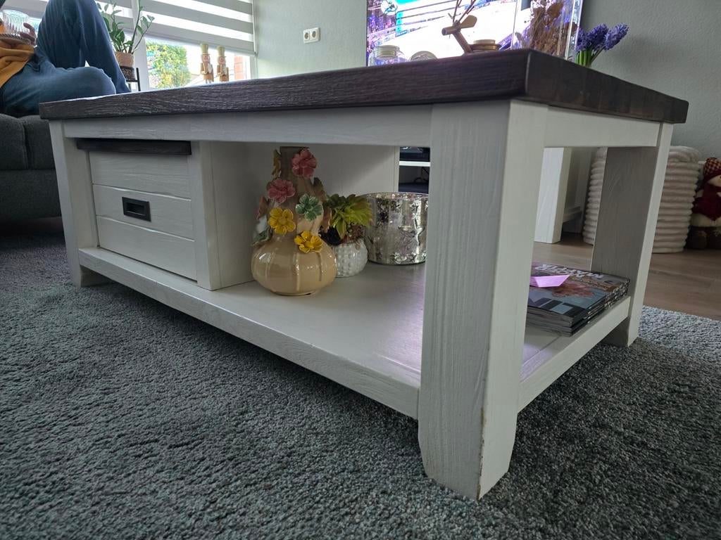 Henders en Hazel velasco Salontafel, Ophalen