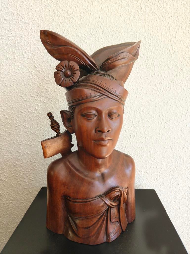 Buste Balinese man met keris houtsnijwerk Indonesië bali, Antiek en Kunst, Buste, Ophalen of Verzenden, Handgemaakt, Hout
