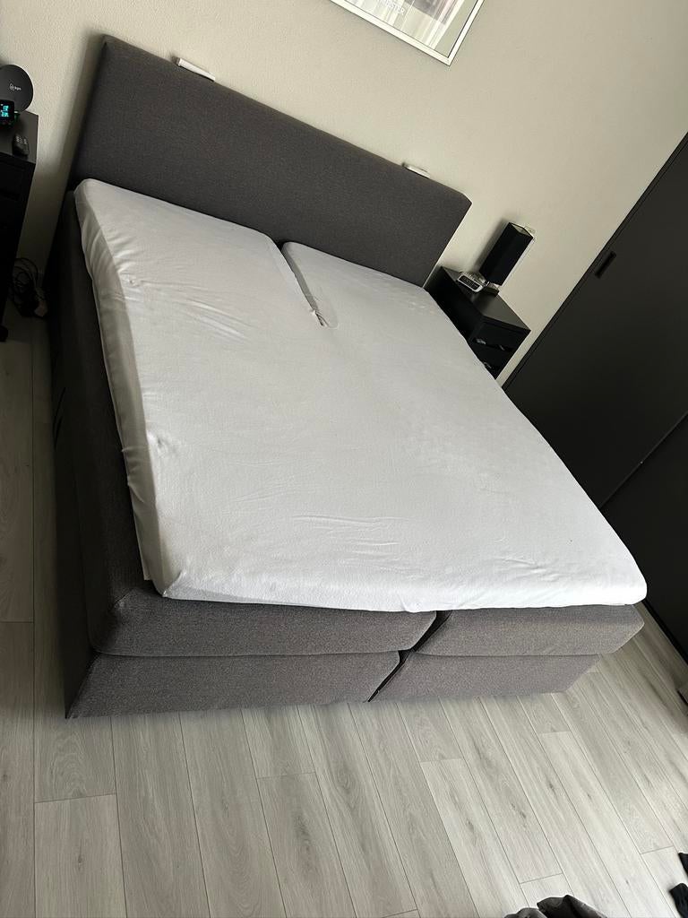 Boxspring 180x210 elektrisch verstelbaar incl. topper, Huis en Inrichting, Slaapkamer | Boxsprings, Ophalen, Gebruikt, Tweepersoons