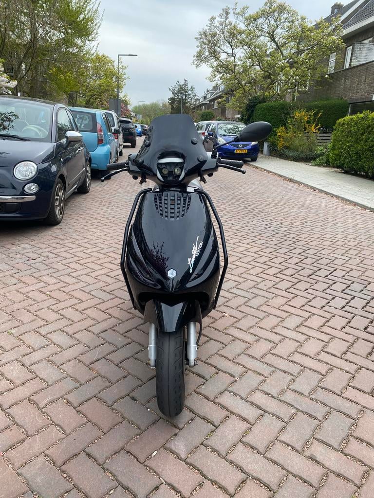 Piaggio Zip injectie 2022 GROTE BEURT! 2E EIGENAAR!, Fietsen en Brommers, Scooters | Piaggio, Gebruikt, Zip, Maximaal 45 km/u