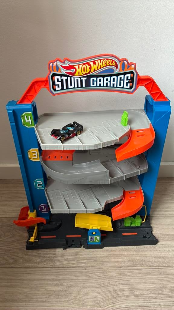 Hotwheels stunt garage. Met auto., Kinderen en Baby's, Speelgoed | Racebanen, Ophalen of Verzenden, Zo goed als nieuw, Handmatig