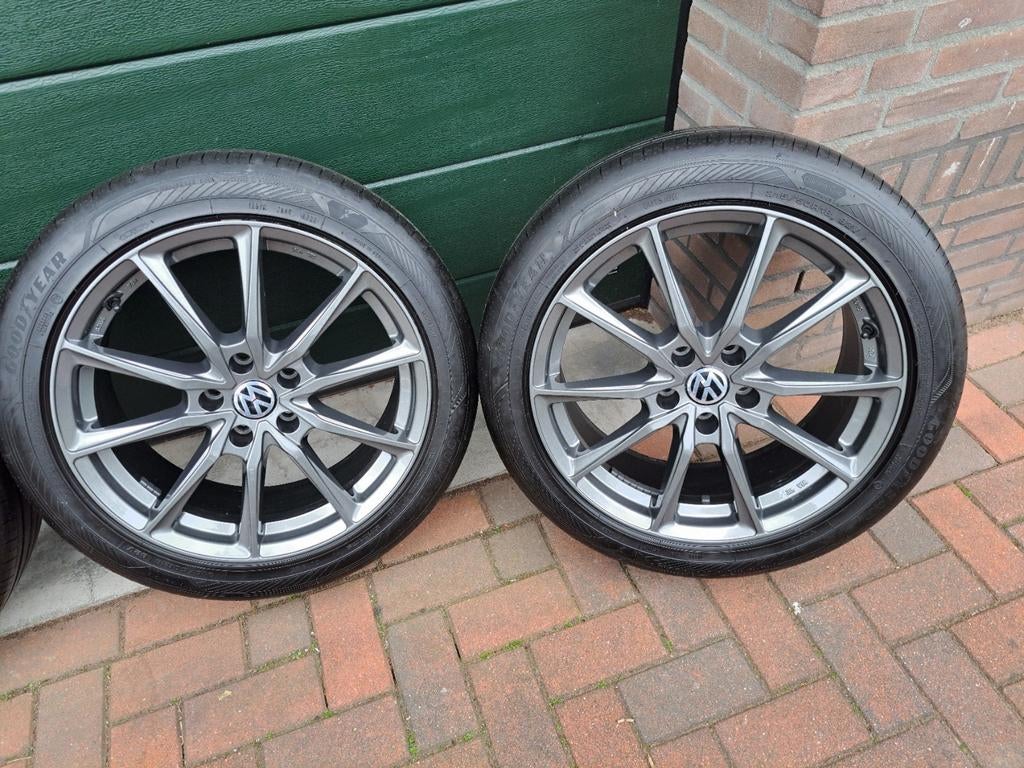 VW T-Roc 18 inch Mercedes 18 inch, Auto-onderdelen, Banden en Velgen, 18 inch, Gebruikt, Band(en), Personenwagen
