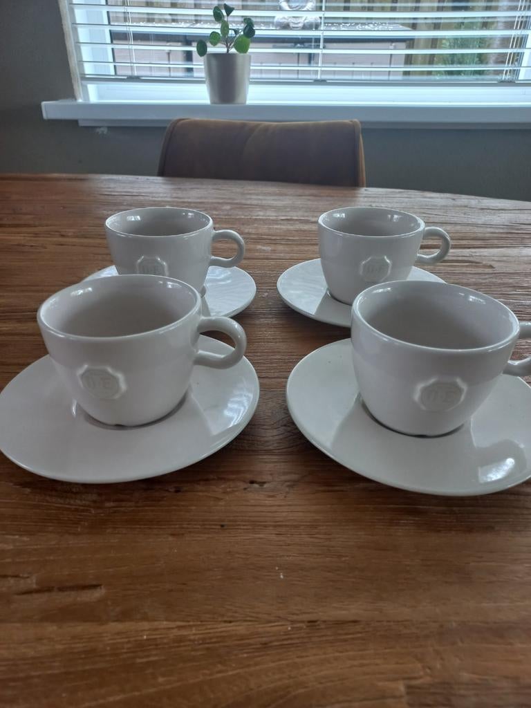4 cappucino kop en schotel DE, Ophalen of Verzenden, Porselein, Overige stijlen, Kop(pen) en/of Schotel(s)