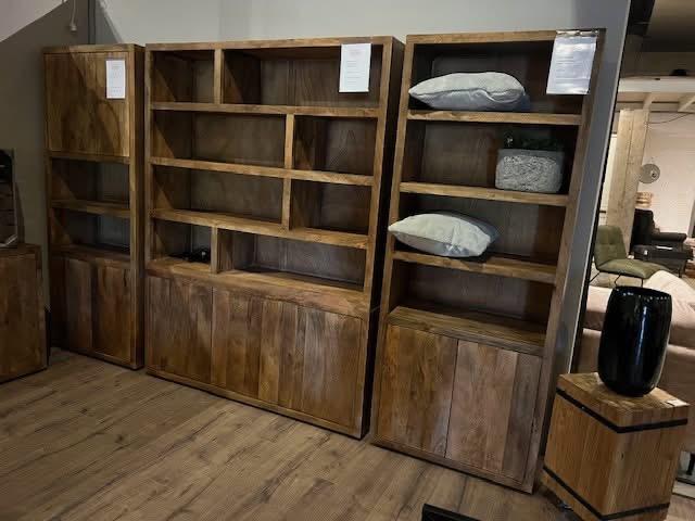 MANGO SERIE ELLE BIJ LIVINN ZEVENAAR!!!!, Overige materialen, Met klep(pen), Nieuw, Minder dan 150 cm