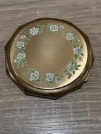 Fraai gedecoreerd Antiek Myrurgia (messing) poederdoosje, Ophalen of Verzenden, Zo goed als nieuw, Wangen, Make-up